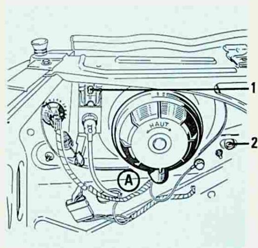 RENAULT 25 (1984-1988) - Remplacement de lampe de feu de position avant - 1