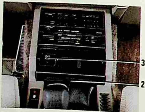 RENAULT 25 (1984-1988) - Pour remetre en place la banquette: - 3