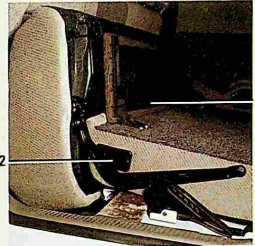 RENAULT 25 (1984-1988) - Pour rabatte la banquette : - 1