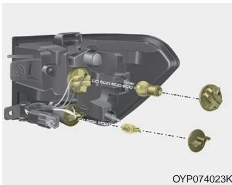 KIA Sedona YP (2014-2018) - Feu extérieur - 2