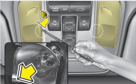 KIA Sedona YP (2014-2018) - Remplacement de l'ampoule de la lampe de plaque d'immatriculation - 2