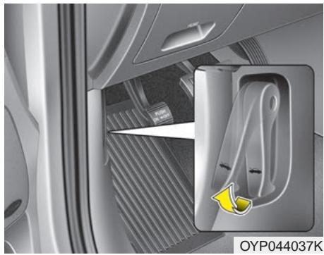 KIA Sedona YP (2014-2018) - Ouverture du capot - 1