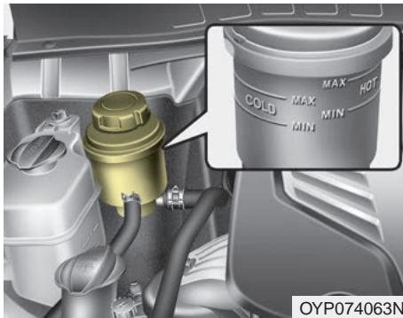 KIA Sedona YP (2014-2018) - Vérifier le niveau du liquide de servodirection - 1