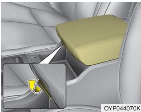 KIA Sedona YP (2014-2018) - Rangement dans la console centrale - 1