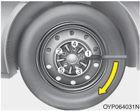 KIA Sedona YP (2014-2018) - AVERTISSEMENT - Montage des roues - 1
