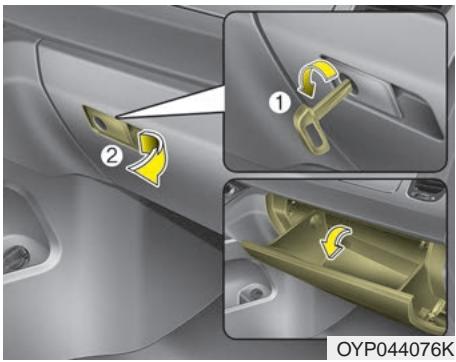 KIA Sedona YP (2014-2018) - Procédure de retrait du plateau coulissant de la console centrale - 2