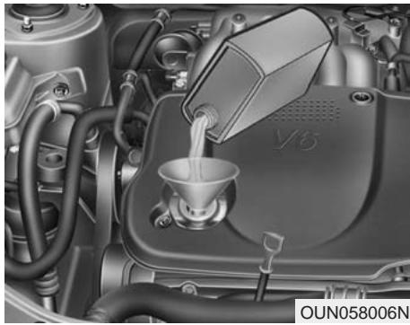 KIA Rondo UN (2006-2010) - Vérification du niveau de l'huile - 1