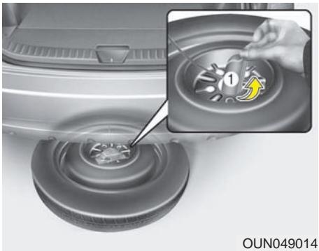 KIA Rondo UN (2006-2010) - Sortir et ranger la roue de secours - 2