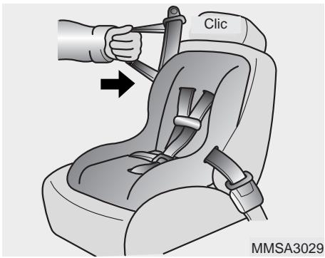 KIA Rondo UN (2006-2010) - Mettre une ceinture de sécurité de passager au mode d'auto-bouclage - 4