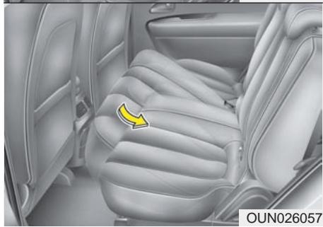 KIA Rondo UN (2006-2010) - Rabatte le coussin et le dossier du siège arrêté : - 7