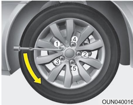 KIA Rondo UN (2006-2010) - A AVERTISSEMENT -Changer une roue - 1
