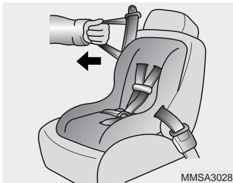 KIA Rondo UN (2006-2010) - Mettre une ceinture de sécurité de passager au mode d'auto-bouclage - 3