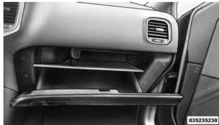 Chrysler 300 (2013) - Espace de rangement de la boite à gants - 2