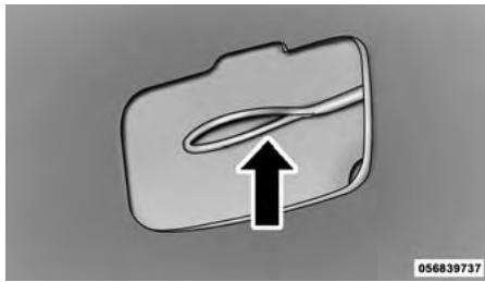 Chrysler 300 (2013) - Ouverture d'urgence de la trappe de carburant - 2