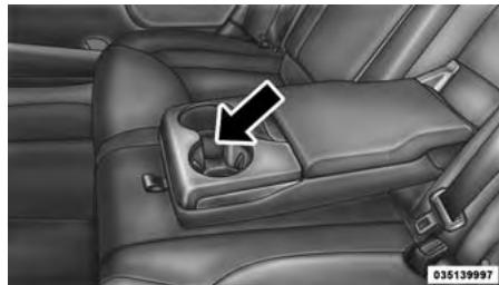 Chrysler 300 (2013) - Porte-gobelets des sièges arrêté - 1