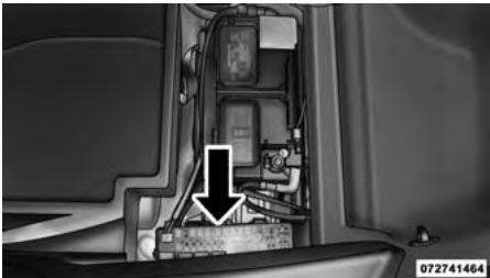 Chrysler 300 (2013) - Centrale de servitudes arriere - 1