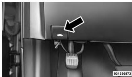 Chrysler 300 (2013) - OUVERTURE ET FERMETURE DU CAPOT - 1