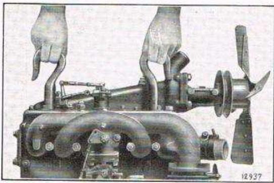 RENAULT Vivaquatre (1932-1939) - L'aiguille du recepteur se place au maximum de la graduation et ne rouge pas, qu'elle que soit la position du flotteur. - 3