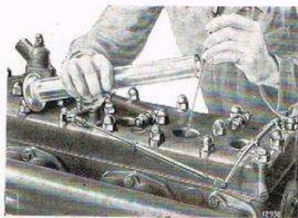 RENAULT Vivaquatre (1932-1939) - L'aiguille du recepteur se place au maximum de la graduation et ne rouge pas, qu'elle que soit la position du flotteur. - 6