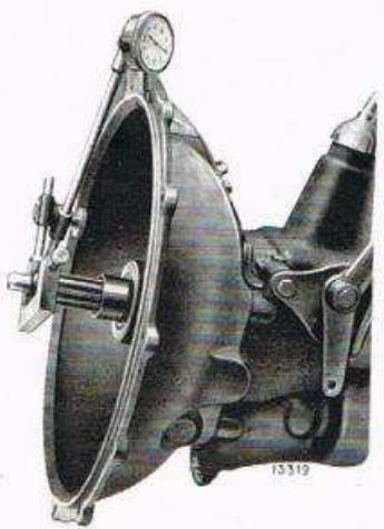 RENAULT Vivaquatre (1932-1939) - Reglage de la tension de la courroite de ventilateur. - 9