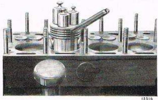 RENAULT Vivaquatre (1932-1939) - MOTEUR - 3