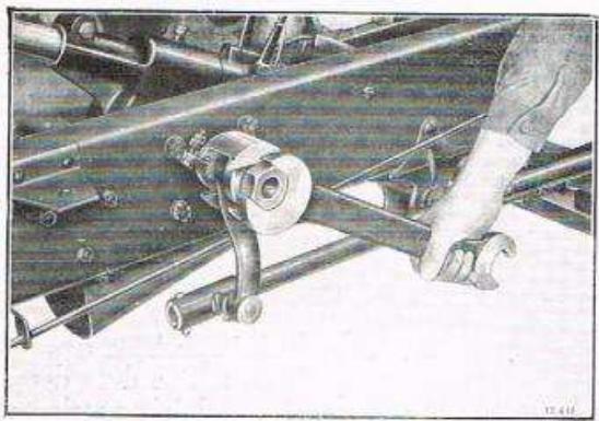 RENAULT Vivaquatre (1932-1939) - Verification générale du chassis. Pl. 36. - 8