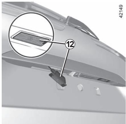 RENAULT Megane 4 (2016-2020) - FEUX ARRIÈRE ET LATÉRAUX : remplacement des lampes (6/9) - 1