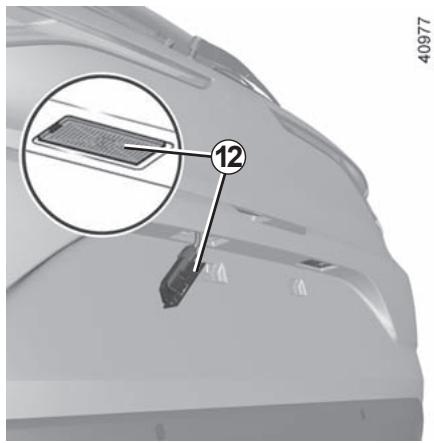 RENAULT Megane 4 (2016-2020) - FEUX ARRIÈRE ET LATÉRAUX : remplacement des lampes (3/9) - 1
