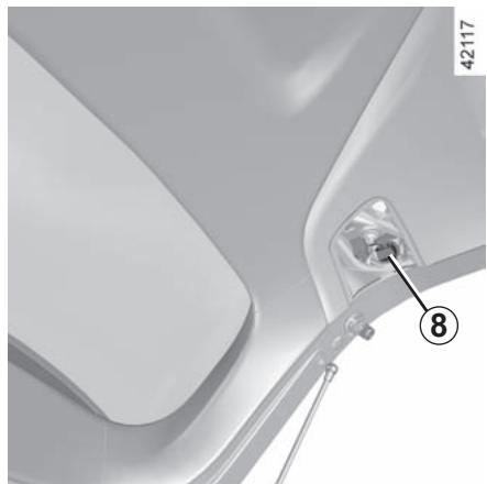 RENAULT Megane 4 (2016-2020) - FEUX ARRIÈRE ET LATÉRAUX : remplacement des lampes (5/9) - 2