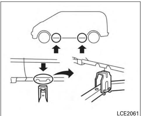 NISSAN NV 200 COMPACT CARGO (2017) - Lisez attentivement l'étiquette d'avertissement apposée sur le cric, ainsi que les instructions suivantes. - 1