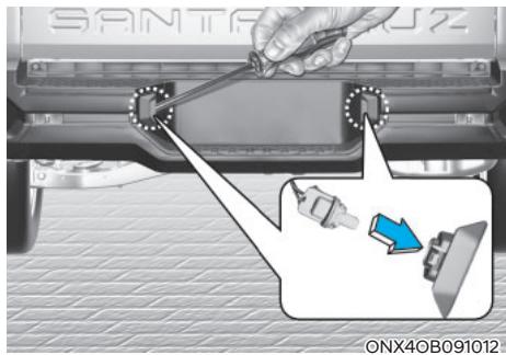 HYUNDAI Santa Cruz (2021) - Remplacement des ampoules de la plaque d'immatriculation - 1