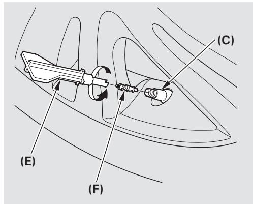 Honda Jazz 2 (2007-2014) - Etiquette de sécurité sur le flacon d'enduit d'étanchéité - 2