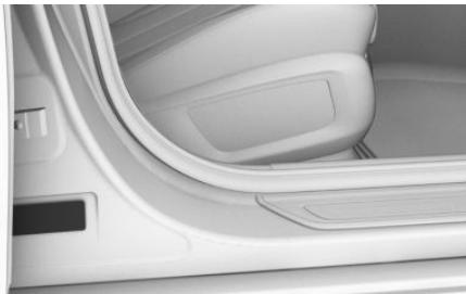 BMW X4 (2022) - Plaque constructeur sur le côté droit - 1
