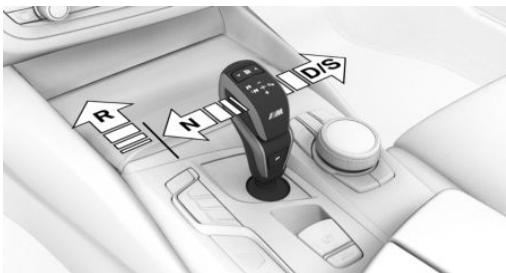 BMW M5 F90 (2017-2023) - Positionnement de la manette de sélection sur d/s, n, r - 1