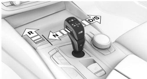 BMW M5 F90 (2017-2023) - Positionnement de la manette de sélection sur d/s, n, r - 1