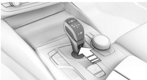 BMW M5 F90 (2017-2023) - Mettre la manette de sélection en position p - 1