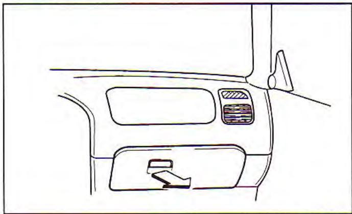 KIA Spectra (2000-2004) - Boite a gants - 1
