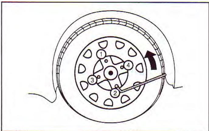 KIA Spectra (2000-2004) - A VERTISSEMENT : Remplacement d'une roue avant - 1
