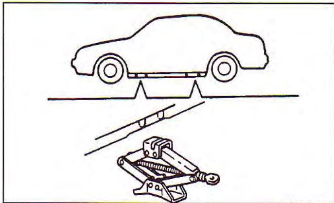 KIA Spectra (2000-2004) - A VERTISSEMENT : Remplacement d'une roue avant - 2