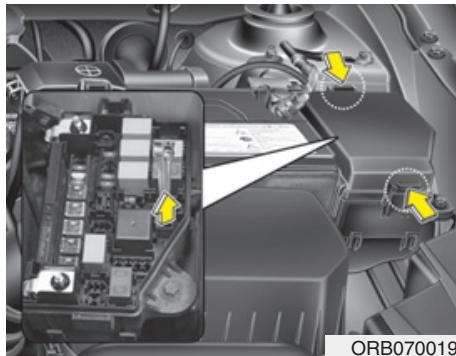 HYUNDAI Accent (2010-2018) - Remplacement du boîtier de fusibles du tableau de bord - 1