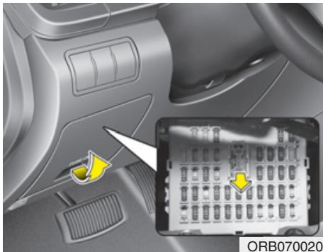HYUNDAI Accent (2010-2018) - Remplacement du boîtier de fusibles du tableau de bord - 2