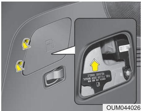 KIA Sorento (2017-2020) - Ouverture d'urgence du volet du réservoir d'essence - 1