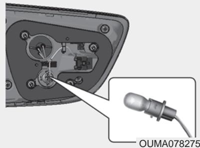 KIA Sorento (2017-2020) - Remplacement des ampoules des deux arrêté (intérieurs) (à ampoule) - 4