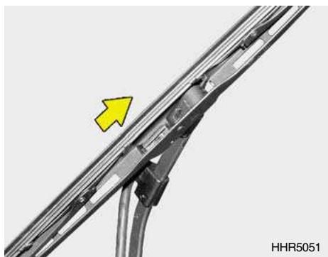 HYUNDAI Getz Phase 2 (2005-2009) - Pourinstaller le balaid'essuie-glace - 2