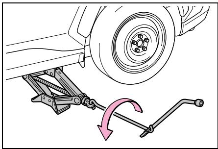 SUZUKI Across (2024) - Montage de la roue de secours - 4