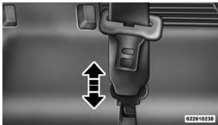 JEEP Patriot (2015) - Mode d'emploi de la ceinture à trois points d'ancrage de la place centrale de deuxieme rangée - 1