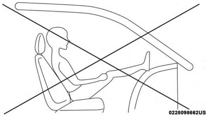 JEEP Cherokee Phase 1 (2013-2018) - Ne diminuez pas ET n'augmentez pas le poids assis du passager avant sur le siège passager avant. - 2