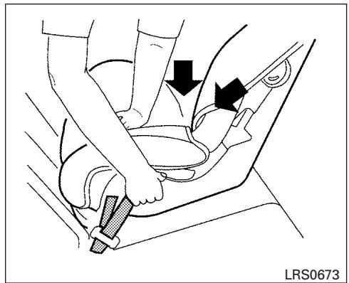NISSAN Pathfinder 2017 - INSTALLATION D'UN ENSEMBLE DE RETENUE D'ENFANT ORIENTÉ VERS L'ARRÊRE AU MOYEN DU SYSTEMÉL LATCH - 3
