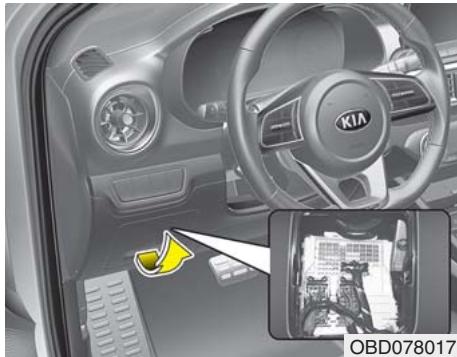 KIA Forte (2018-2021) - Remplacer un fusible sur le panneau intérieur - 1
