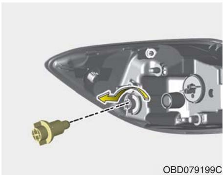 KIA Forte (2018-2021) - Remplacement d'une ampoule de feu de gabarit (type ampoule) (Feu combiné arrière type B) - 2